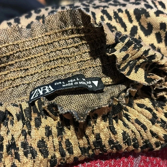 ZARA Mock Neck short Sleeve knit  Leopard print top Sz Large - Picture 4 of 10